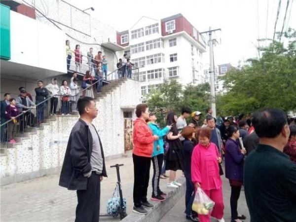 突發！青島一居民樓發生爆燃！已造1人死亡，7人受傷！3公里外有震感…