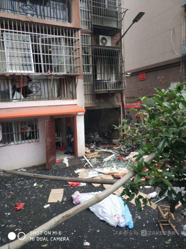 南昌新建區一小區煤氣罐爆炸， 4 人受傷